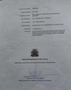 Faixa de pedestres e placas de proibido estacionar - foto 1