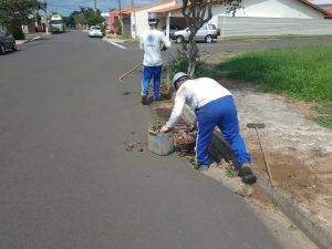 Limpeza dos bueiros pela Prefeitura e pelo SAAE - foto 1